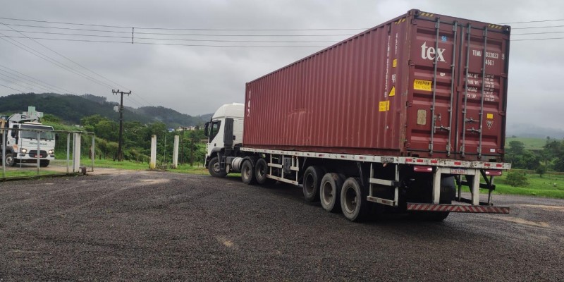 Carregamento de container para cliente no exterior.
