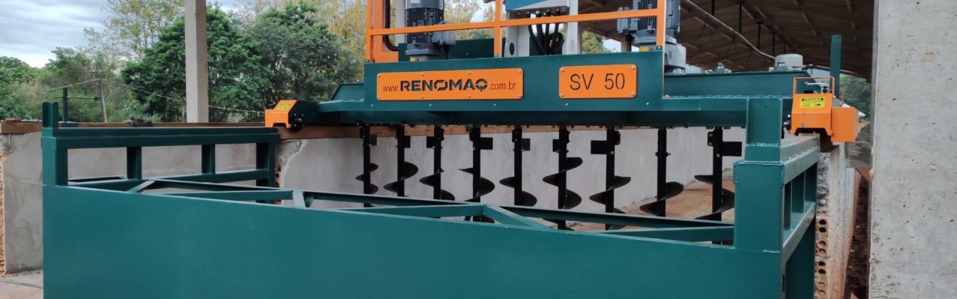 MÁQUINA PARA REVOLVIMENTO DE COMPOSTAGEM SV50