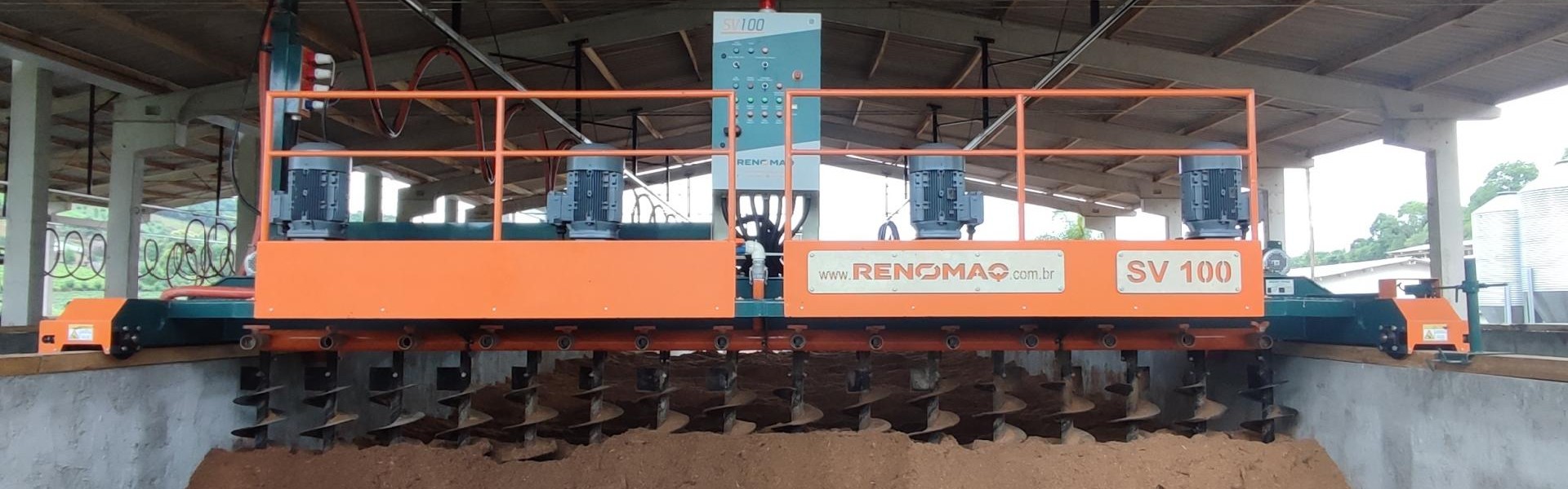 Máquina para Revolvimento de Compostagem SV100
